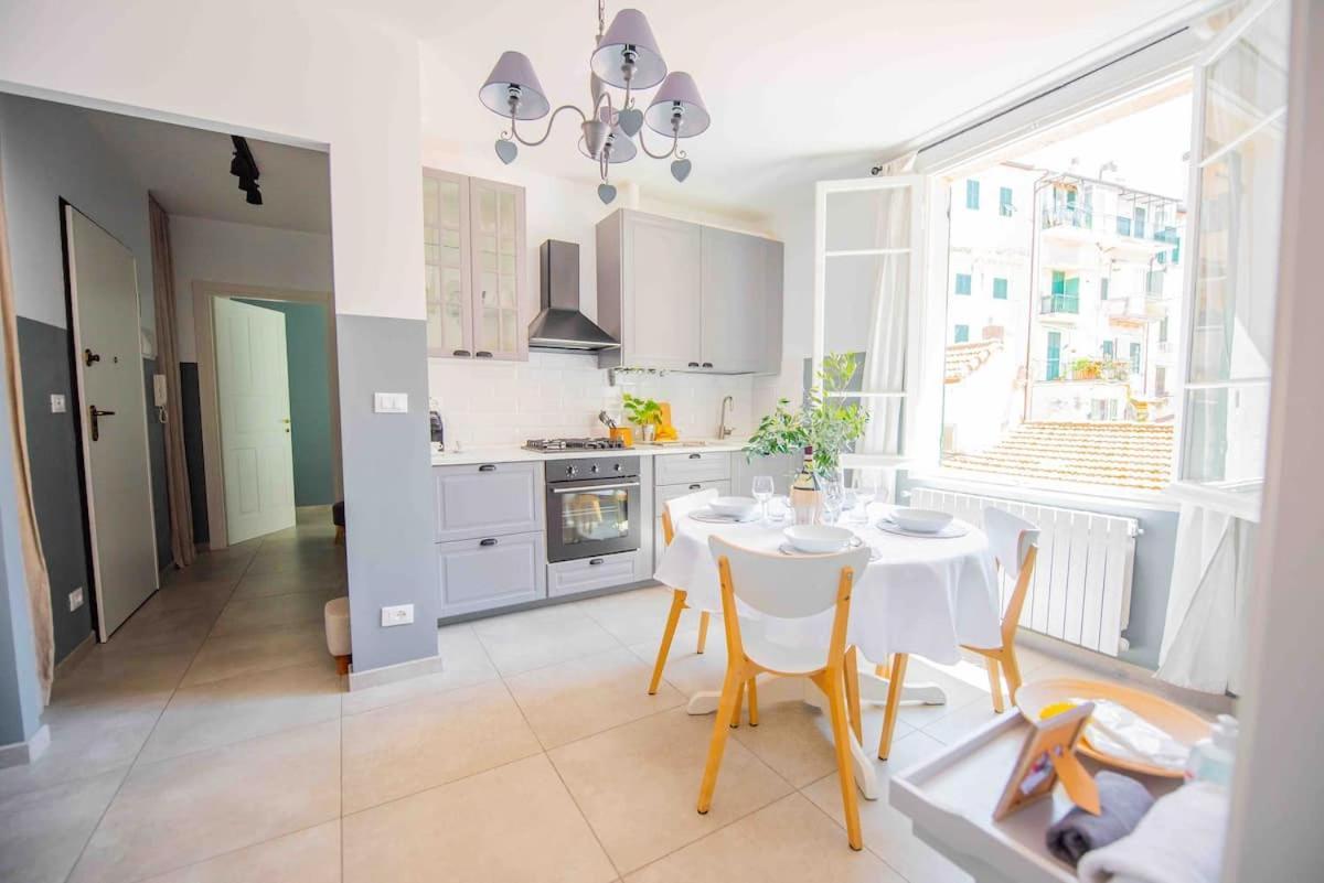 Beach Apartment In The Center Санремо Экстерьер фото